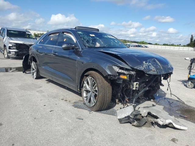 Фото 4 - AUDI Q8