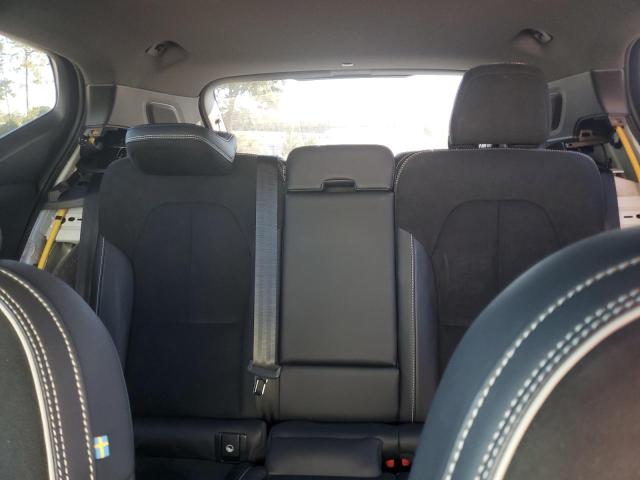 Фото 10 - VOLVO XC40