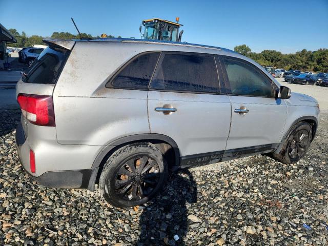 Фото 3 - KIA SORENTO