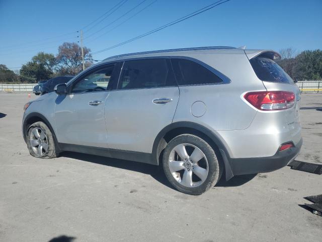 Фото 2 - KIA SORENTO