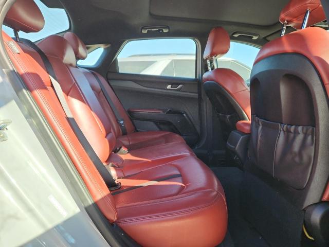 Фото 10 - KIA K5