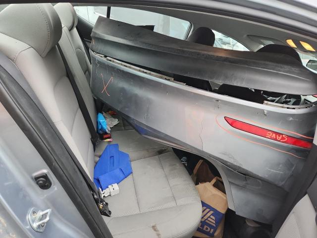 Фото 10 - HYUNDAI ELANTRA