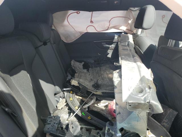 Фото 11 - AUDI Q8