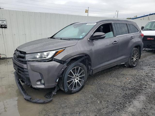 Фото 1 - TOYOTA HIGHLANDER