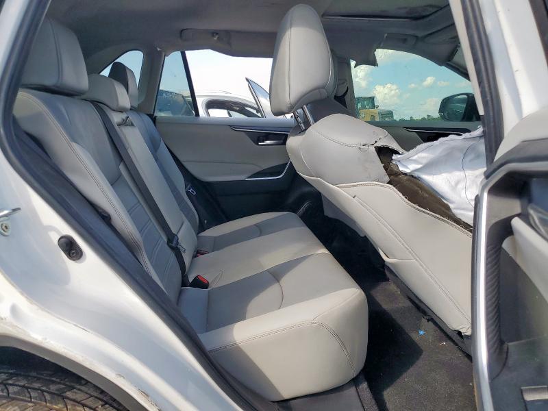 Фото 11 - TOYOTA RAV4