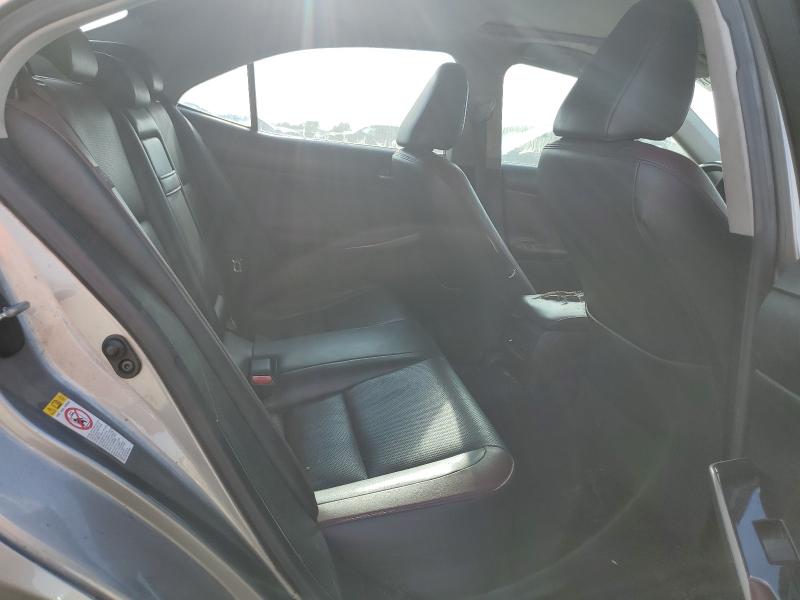 Фото 10 - LEXUS IS