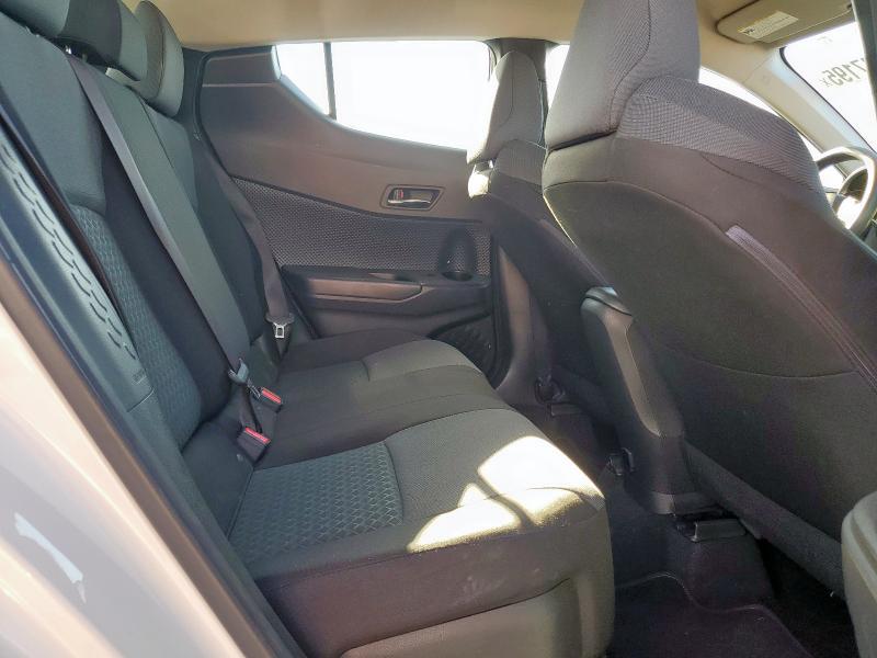 Фото 10 - TOYOTA C-HR