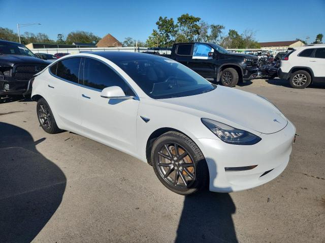 Фото 4 - TESLA MODEL 3