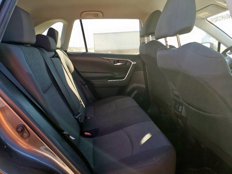 Фото 11 - TOYOTA RAV4