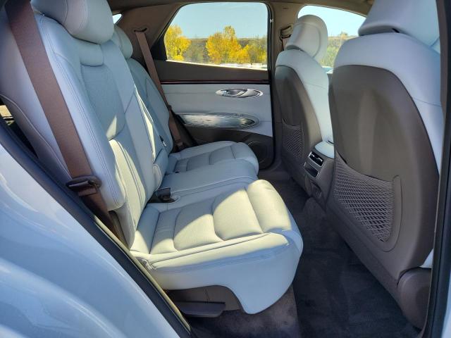 Фото 11 - GENESIS GV70