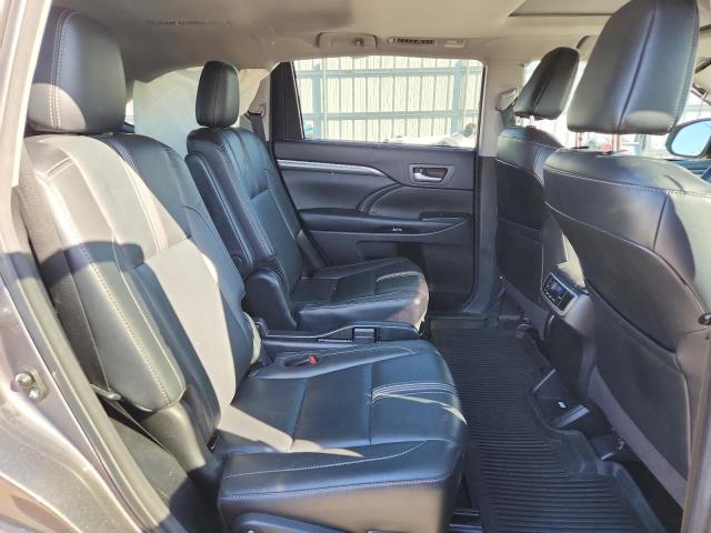 Фото 11 - TOYOTA HIGHLANDER