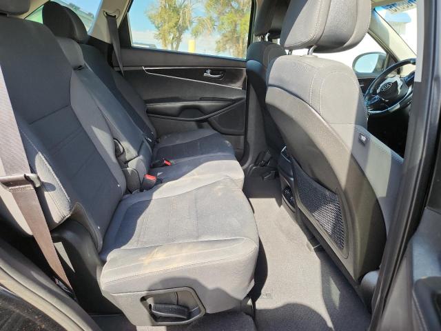 Фото 11 - KIA SORENTO