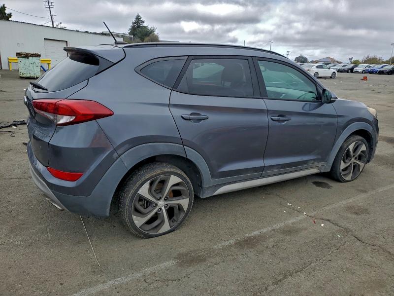 Фото 3 - HYUNDAI TUCSON