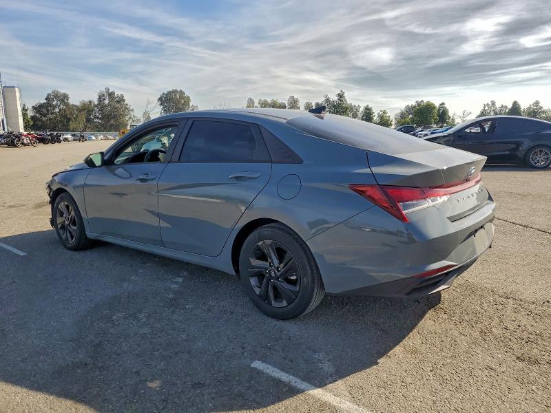 Фото 2 - HYUNDAI ELANTRA