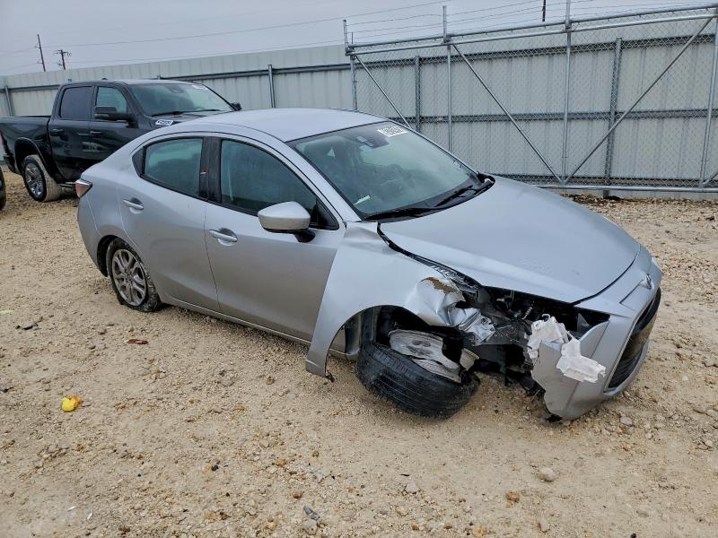 Фото 4 - TOYOTA YARIS