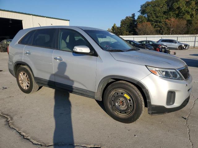 Фото 4 - KIA SORENTO
