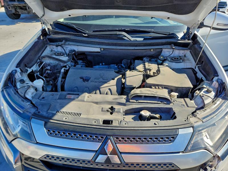 Фото 12 - MITSUBISHI OUTLANDER