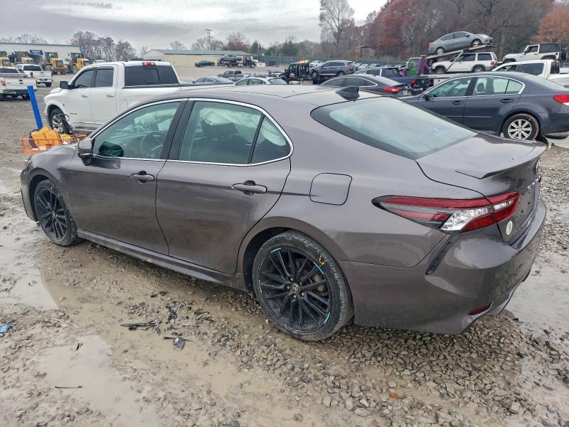 Фото 2 - TOYOTA CAMRY