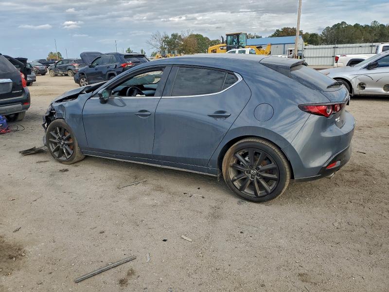 Фото 2 - MAZDA 3