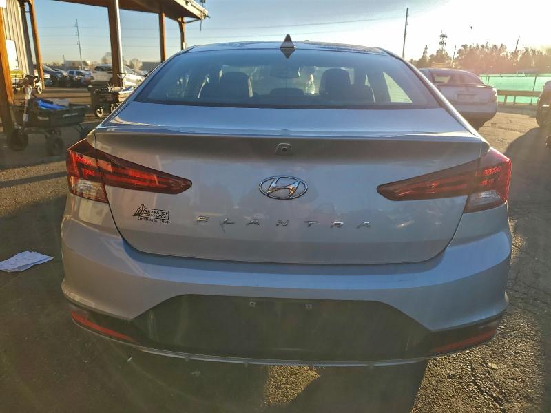 Фото 6 - HYUNDAI ELANTRA