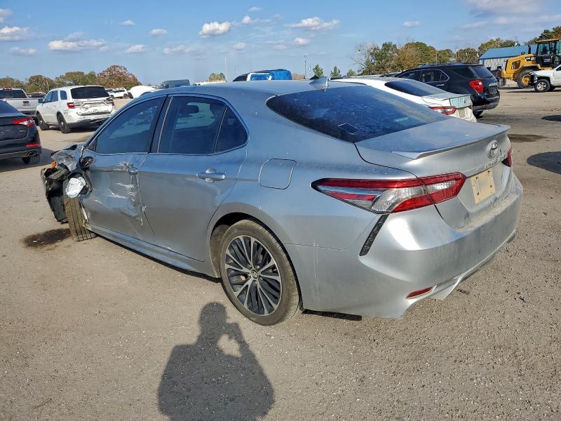 Фото 2 - TOYOTA CAMRY