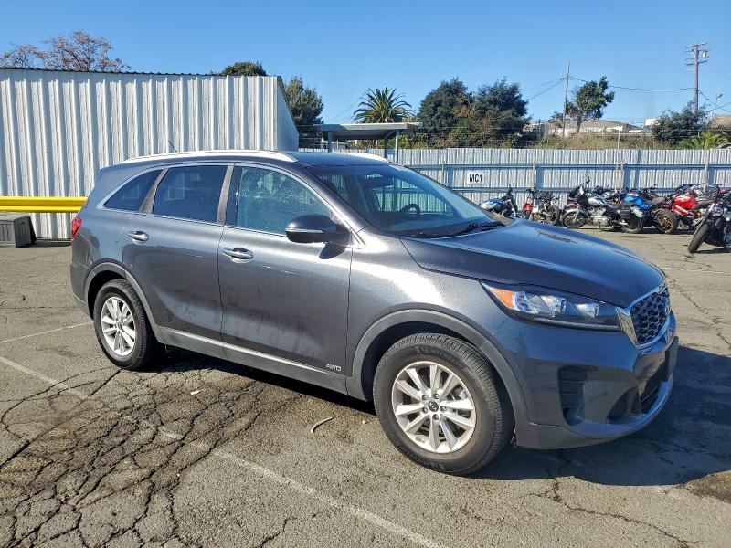 Фото 4 - KIA SORENTO