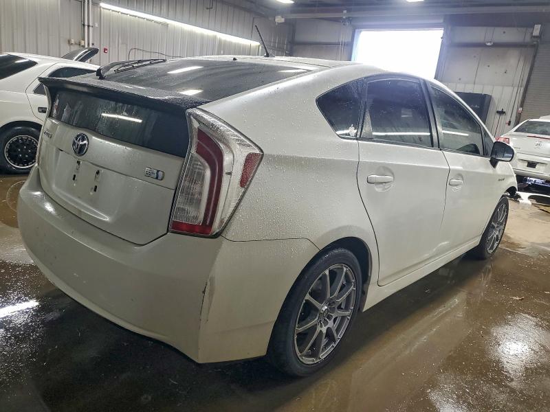 Фото 3 - TOYOTA PRIUS