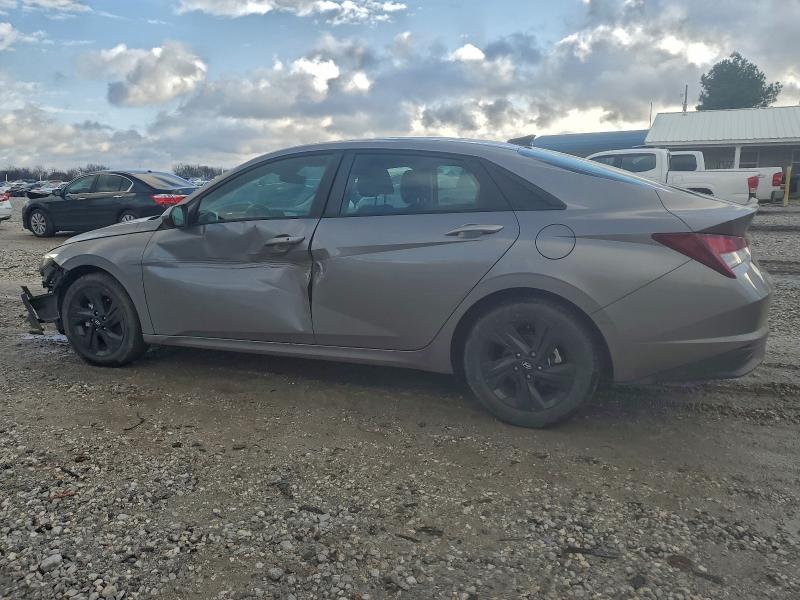 Фото 2 - HYUNDAI ELANTRA