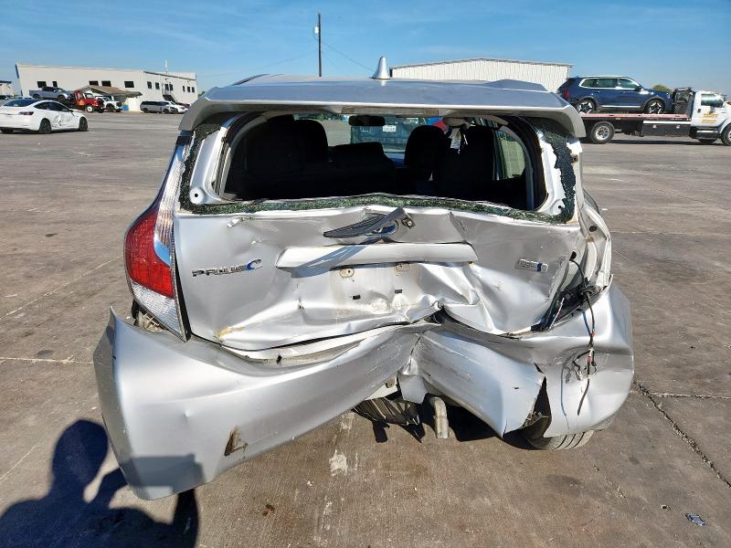 Фото 6 - TOYOTA PRIUS