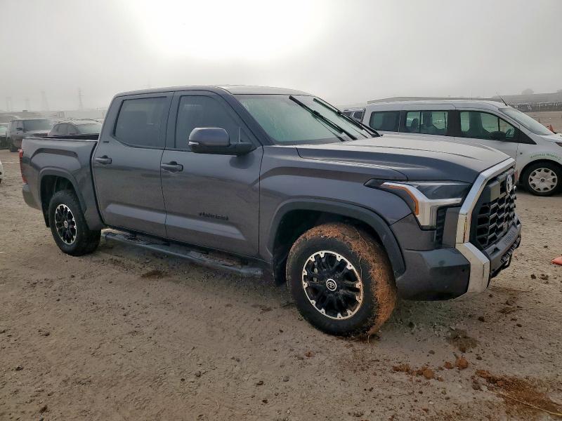 Фото 4 - TOYOTA TUNDRA