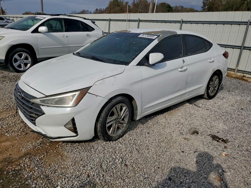 Фото 1 - HYUNDAI ELANTRA