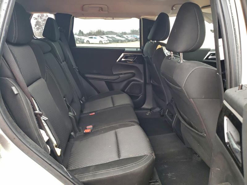 Фото 11 - MITSUBISHI OUTLANDER