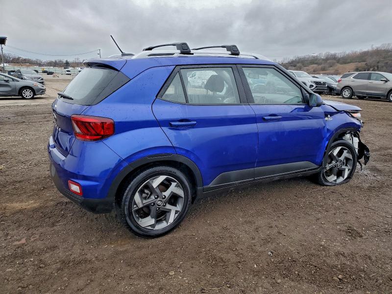 Фото 3 - HYUNDAI VENUE