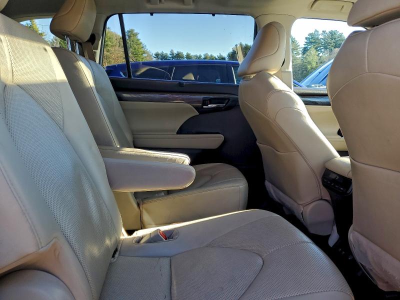 Фото 11 - TOYOTA HIGHLANDER