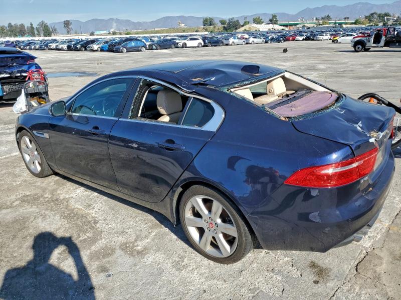 Фото 2 - JAGUAR XE