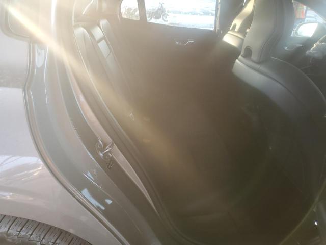 Фото 10 - VOLVO S60