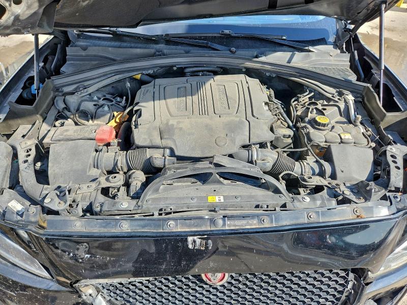 Фото 12 - JAGUAR F-PACE