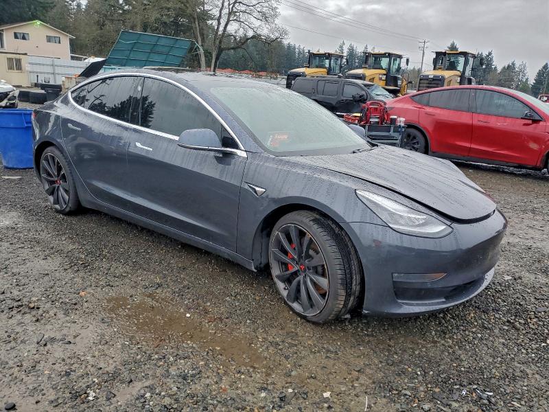 Фото 4 - TESLA MODEL 3