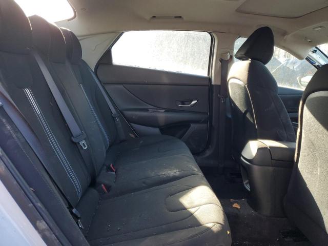 Фото 10 - HYUNDAI ELANTRA