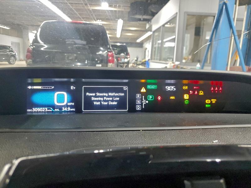 Фото 9 - TOYOTA PRIUS