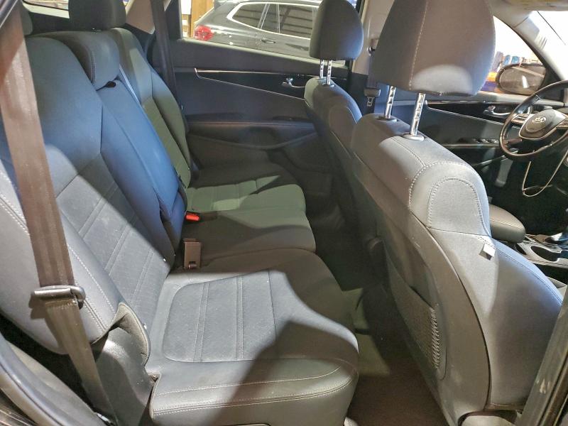 Фото 11 - KIA SORENTO