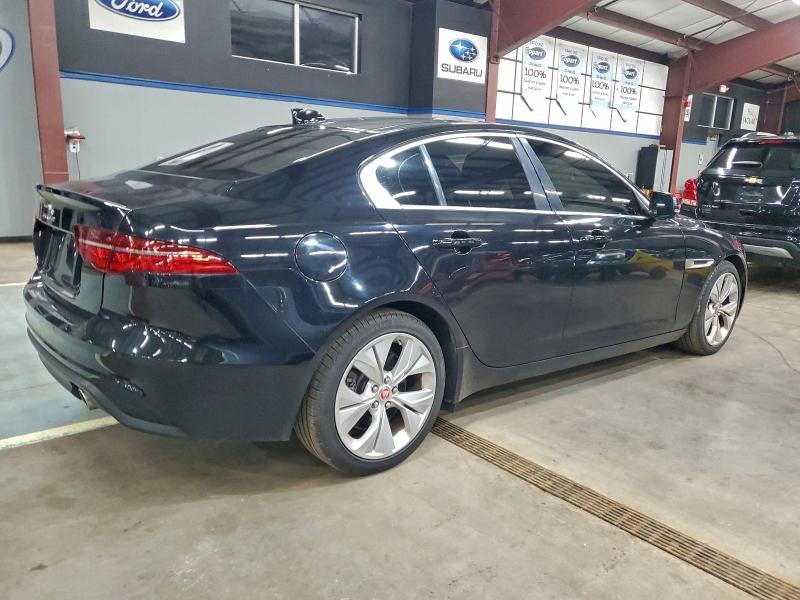 Фото 3 - JAGUAR XE