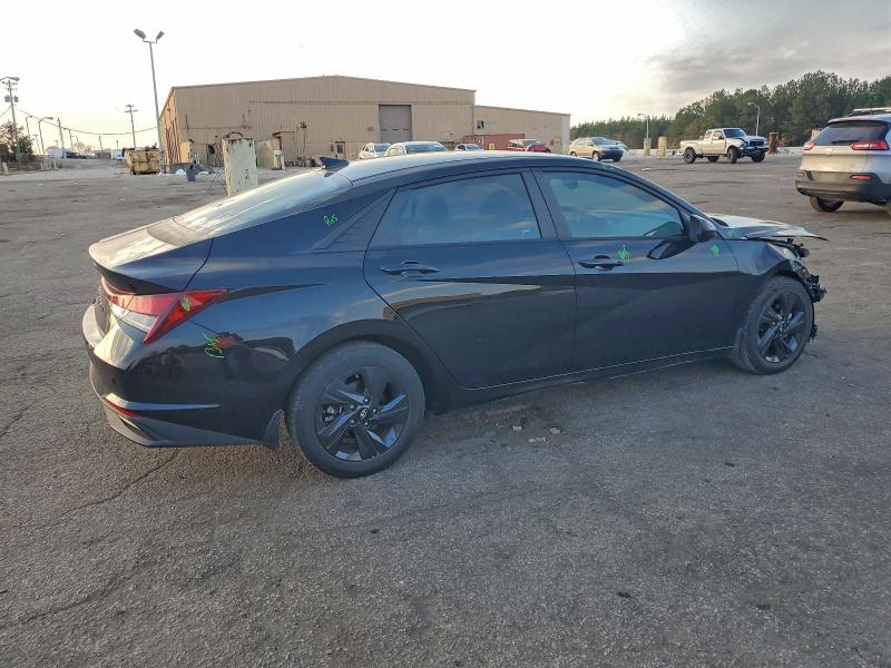 Фото 3 - HYUNDAI ELANTRA