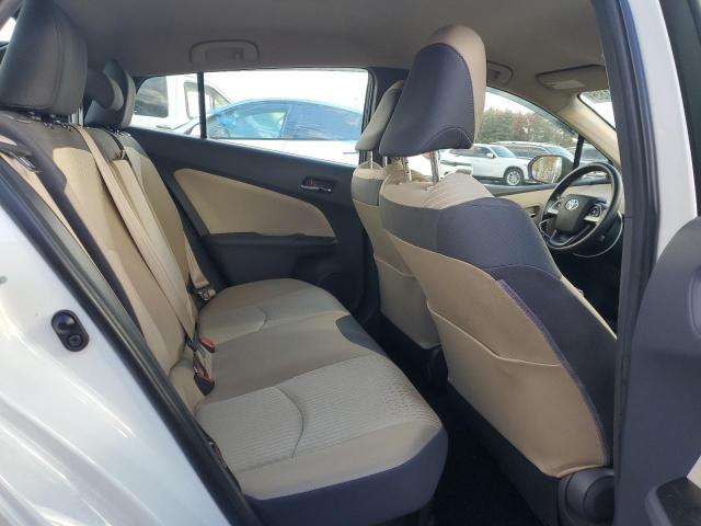 Фото 10 - TOYOTA PRIUS