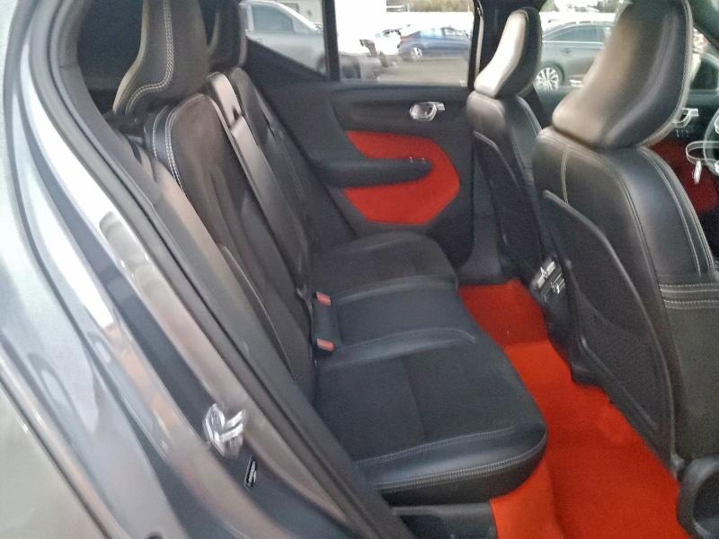 Фото 11 - VOLVO XC40