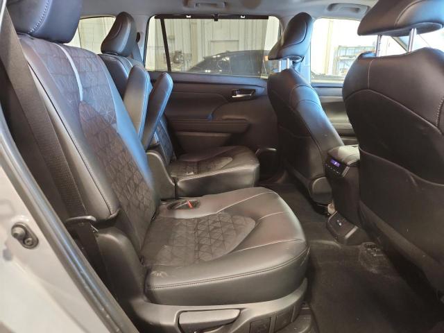 Фото 11 - TOYOTA HIGHLANDER