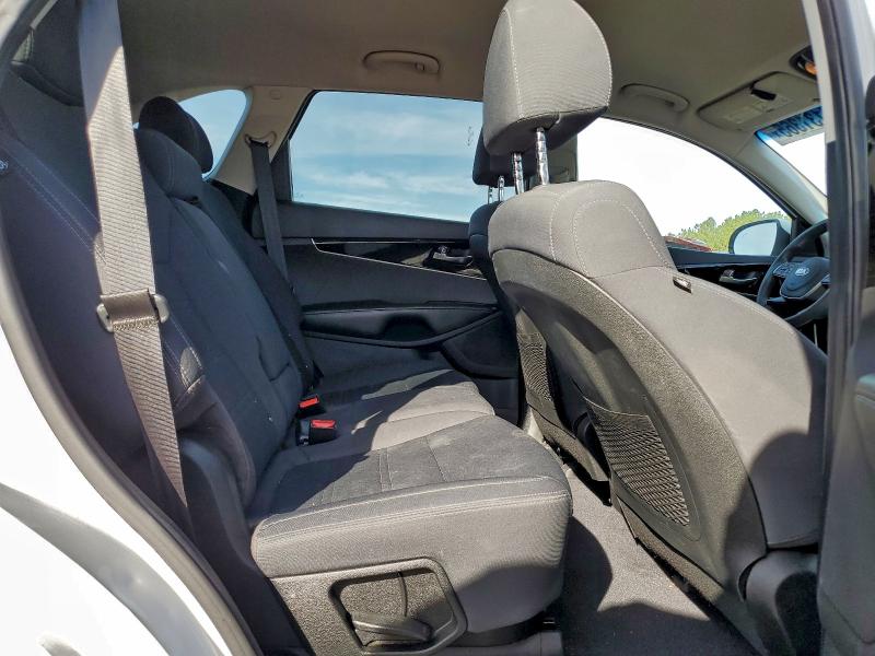 Фото 11 - KIA SORENTO