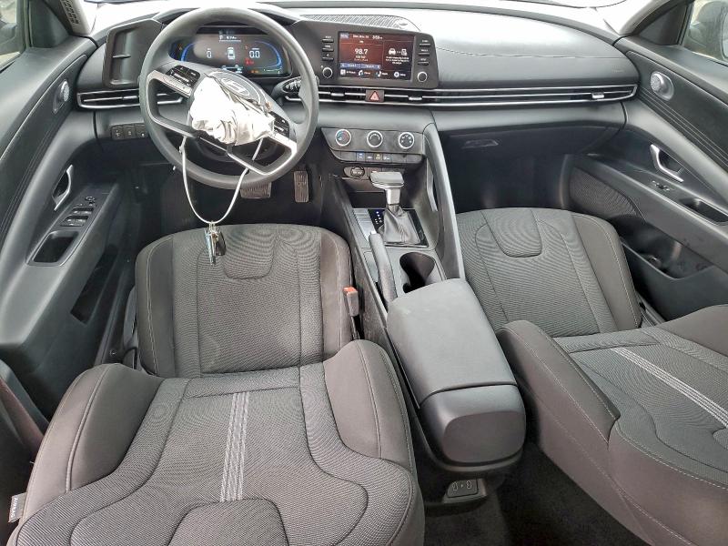 Фото 8 - HYUNDAI ELANTRA