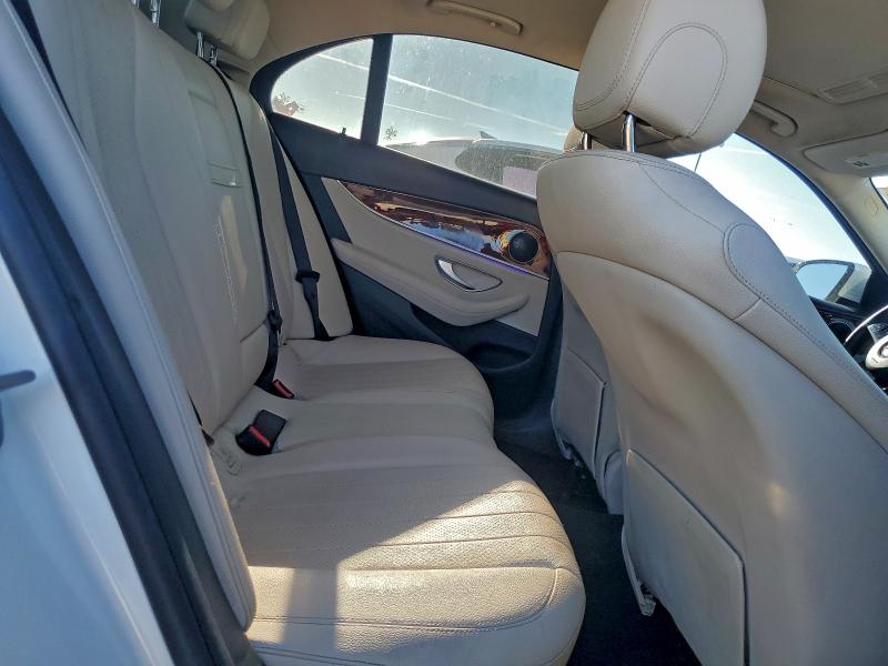 Фото 10 - MERCEDES-BENZ E-CLASS