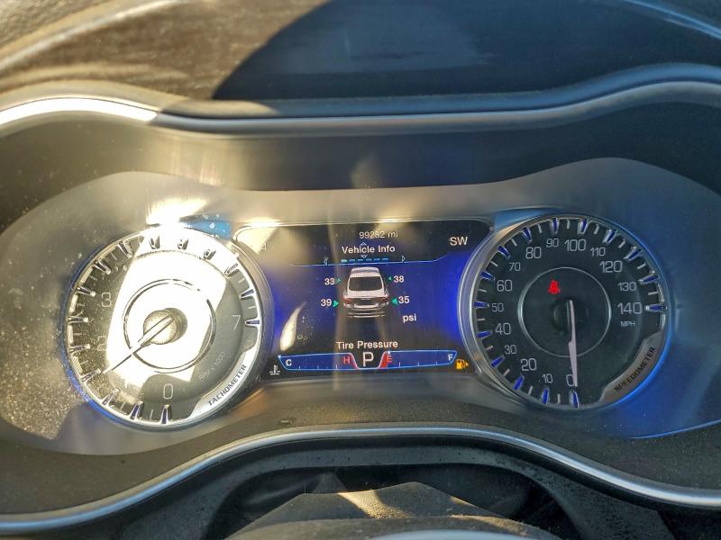 Фото 9 - CHRYSLER 200